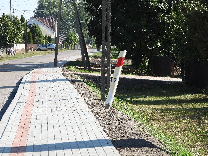 Tło przycisku: chodnik w Klejnikach