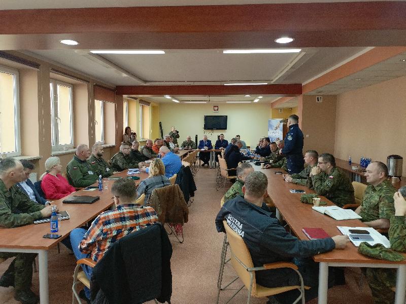 Tło przycisku: Comiesięczny raport